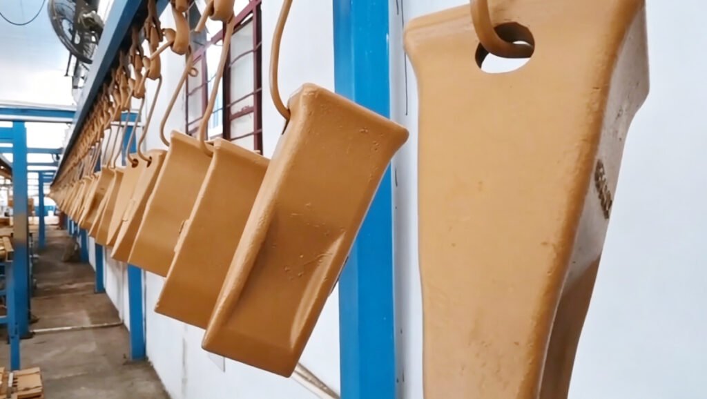 Stress Analysis of Bucket Teeth and Anti-Wear/Anti-Breakage Mechanism